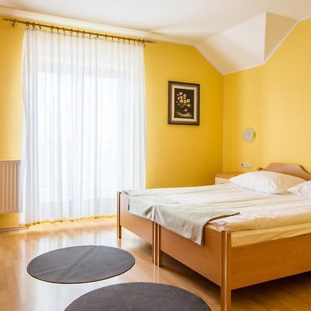 Guesthouse Beno Starše エクステリア 写真