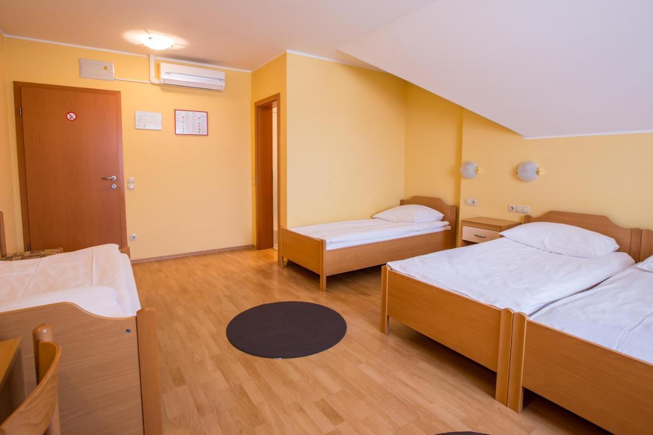 Guesthouse Beno Starše エクステリア 写真