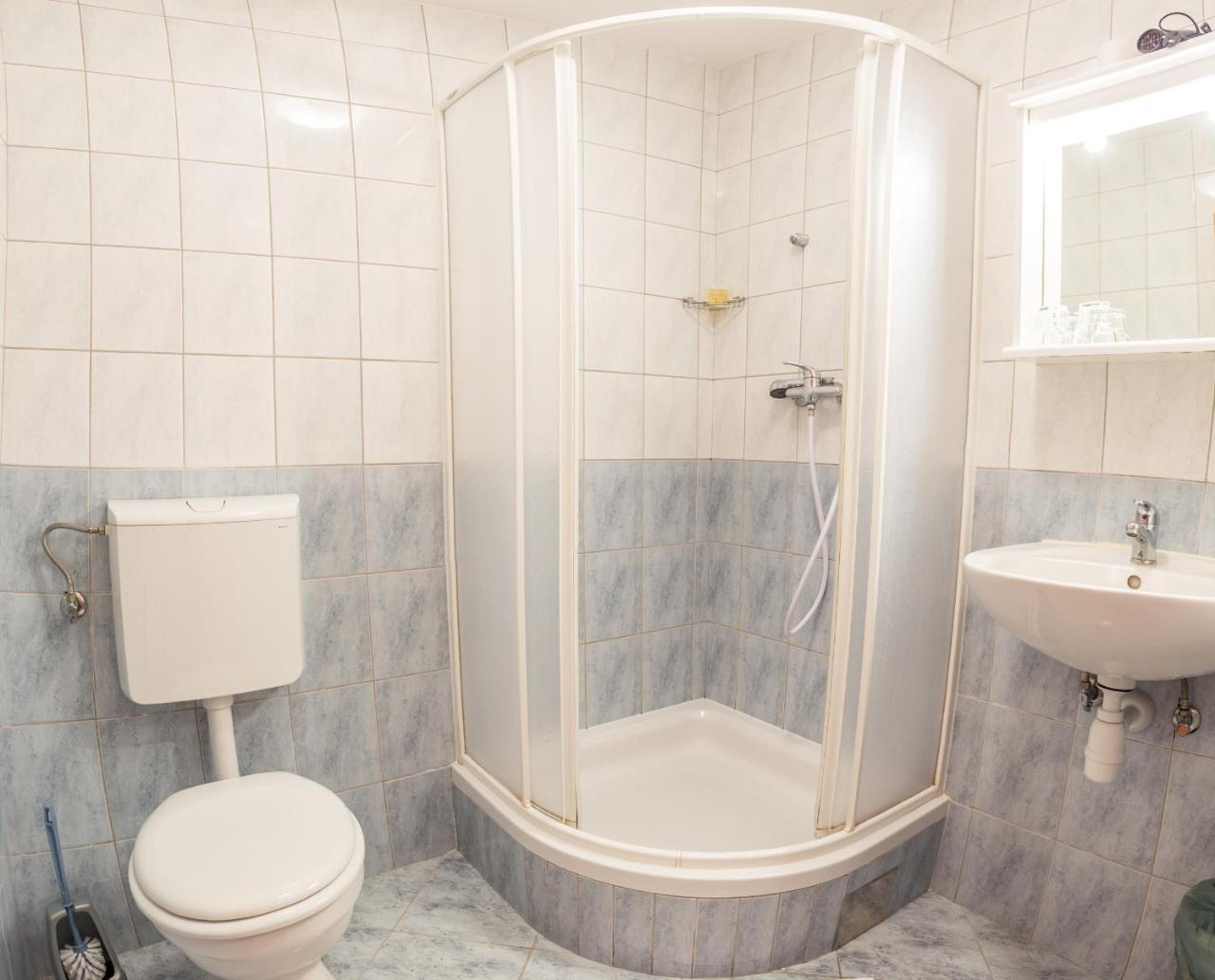 Guesthouse Beno Starše エクステリア 写真