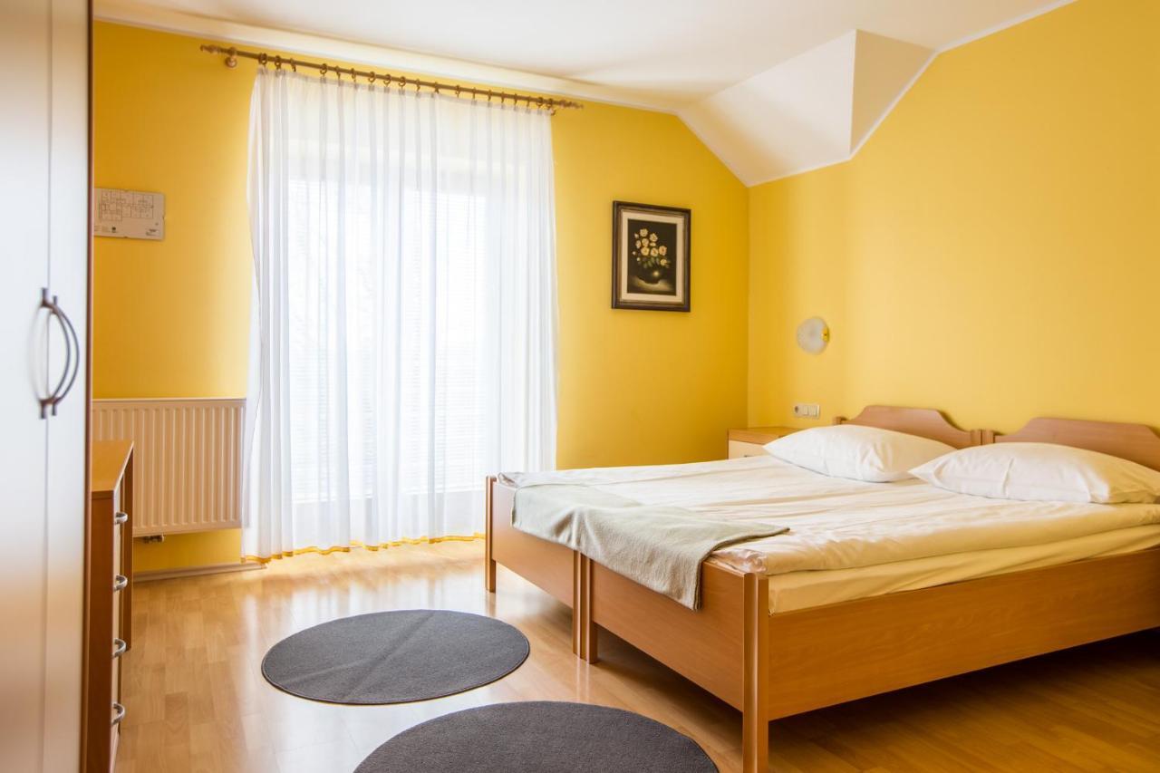 Guesthouse Beno Starše エクステリア 写真