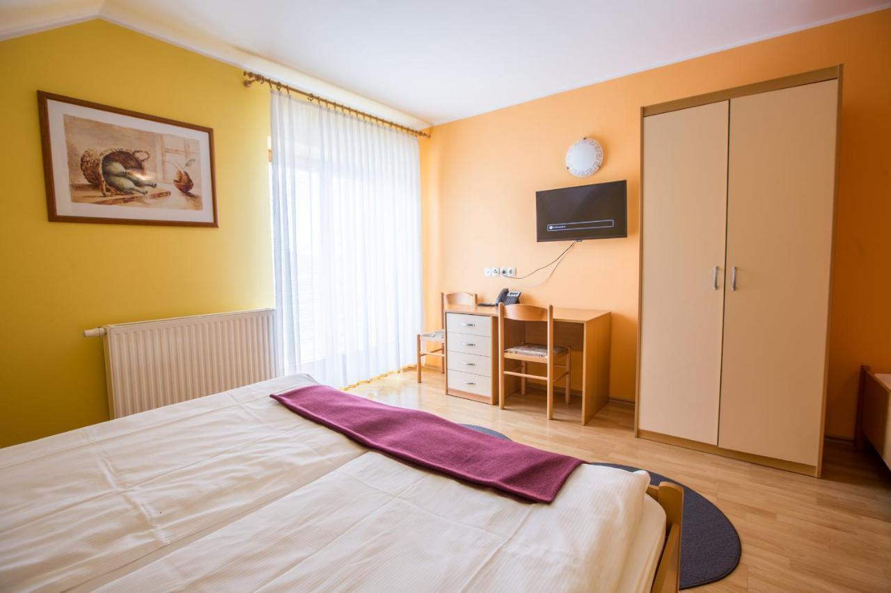 Guesthouse Beno Starše エクステリア 写真