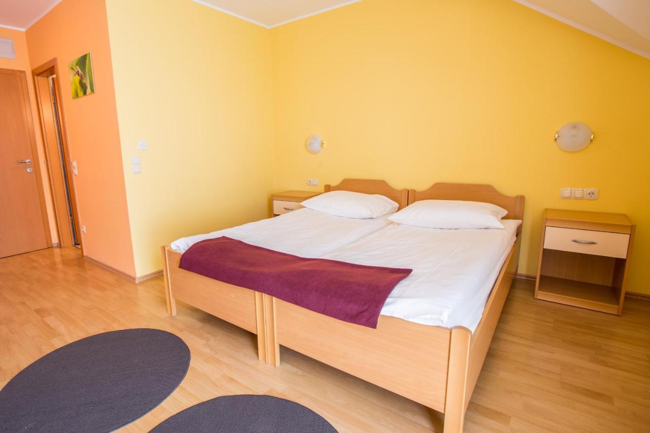 Guesthouse Beno Starše エクステリア 写真