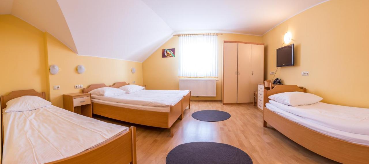 Guesthouse Beno Starše エクステリア 写真