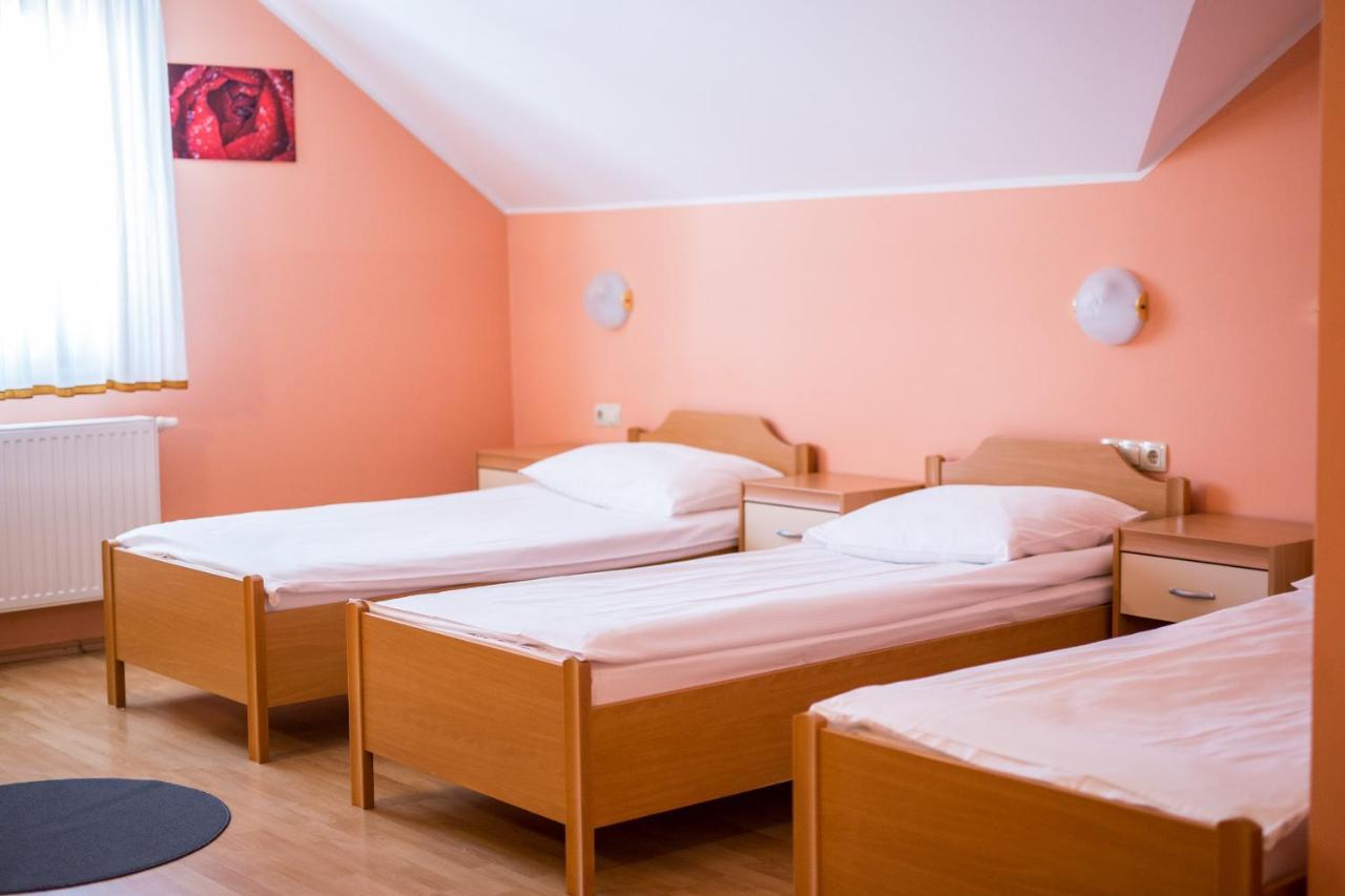 Guesthouse Beno Starše エクステリア 写真
