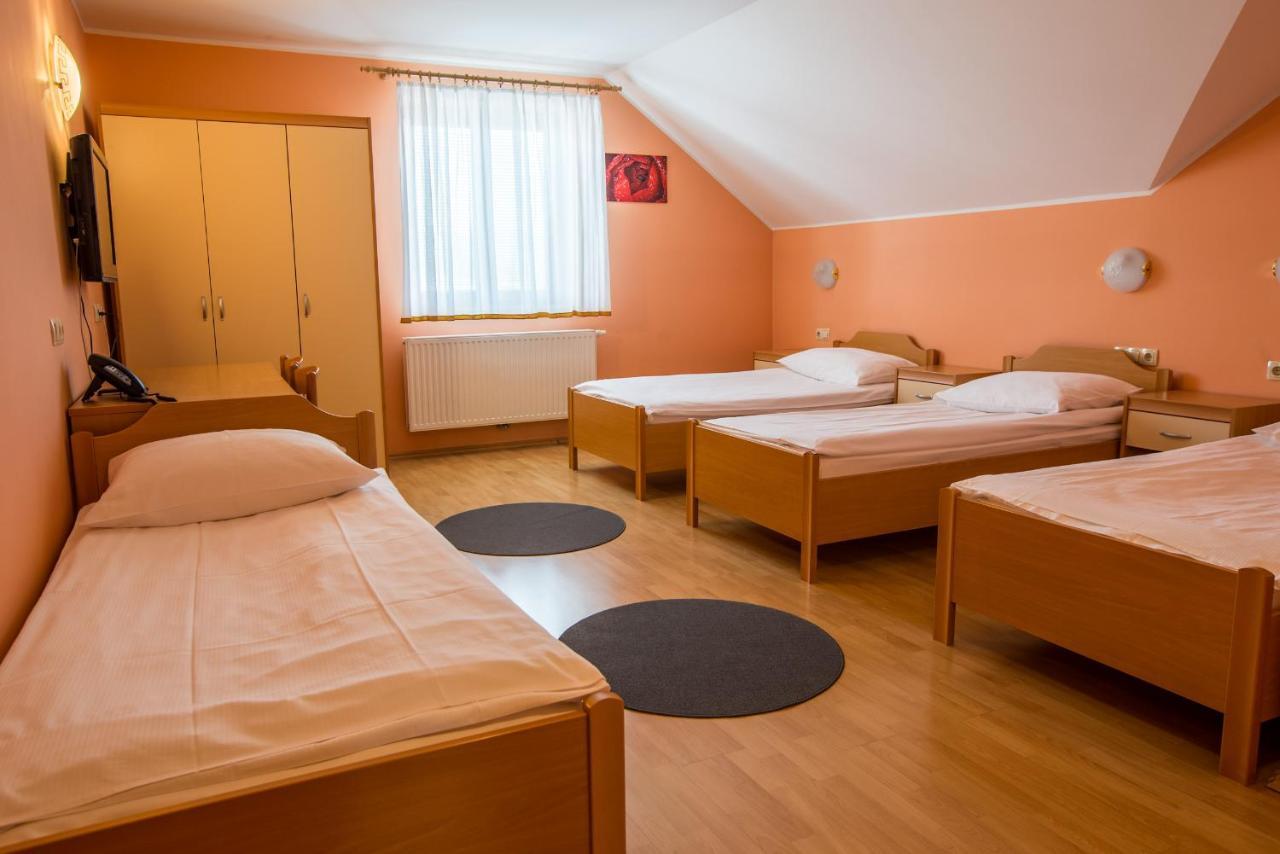 Guesthouse Beno Starše エクステリア 写真