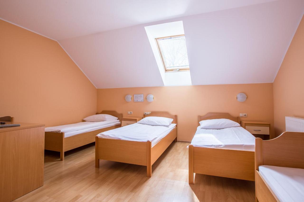 Guesthouse Beno Starše エクステリア 写真