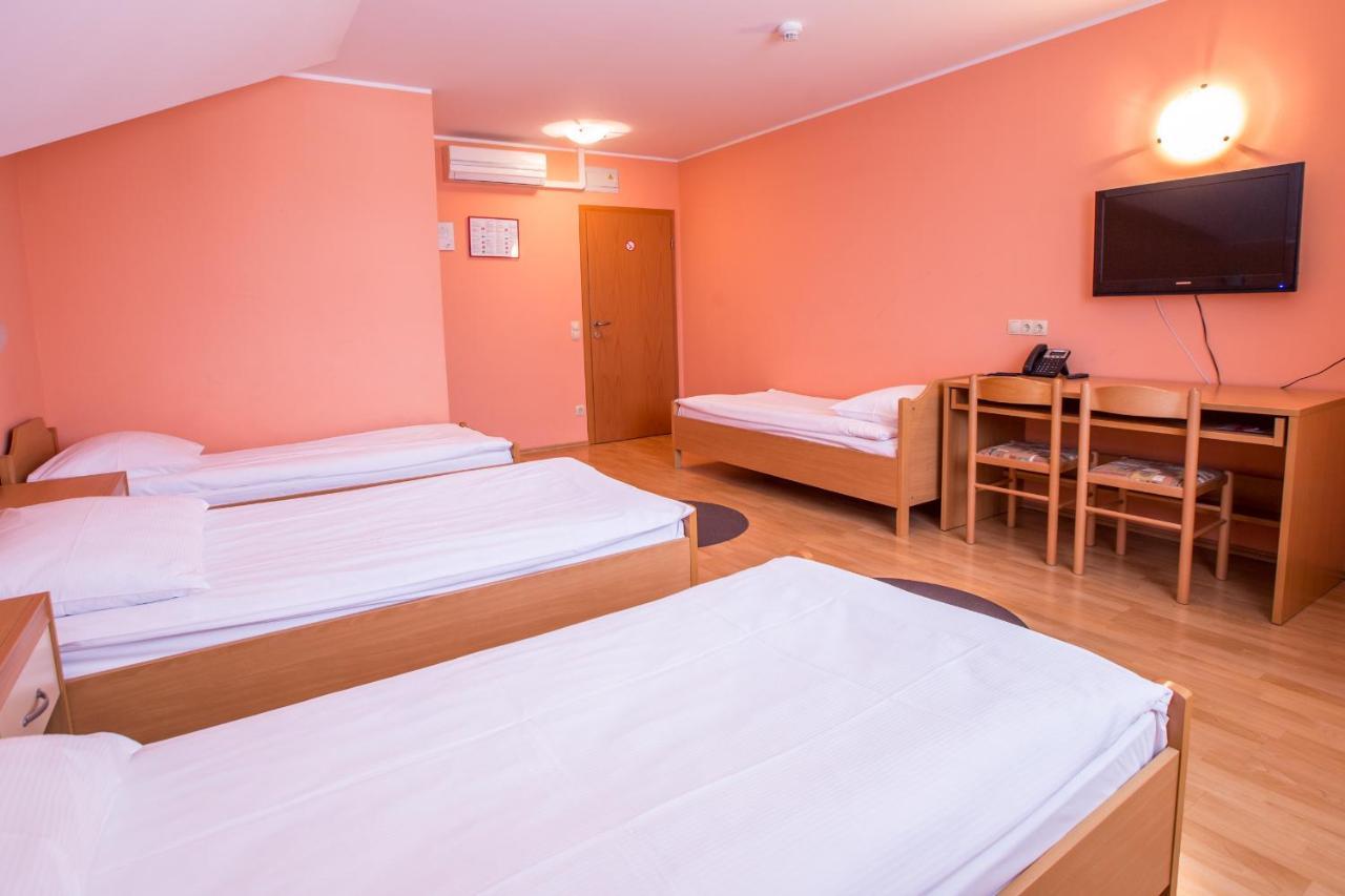 Guesthouse Beno Starše エクステリア 写真