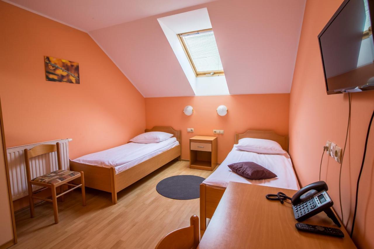 Guesthouse Beno Starše エクステリア 写真