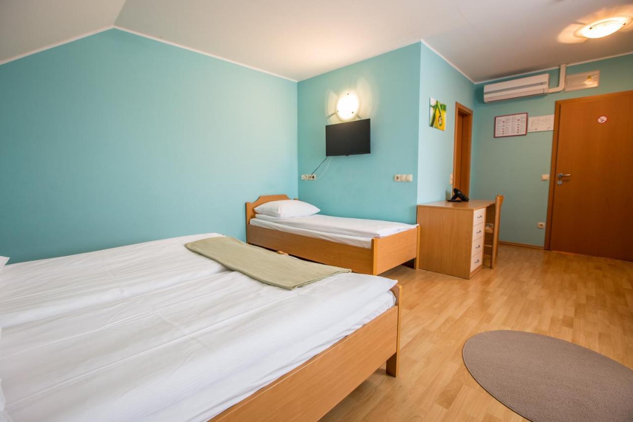 Guesthouse Beno Starše エクステリア 写真