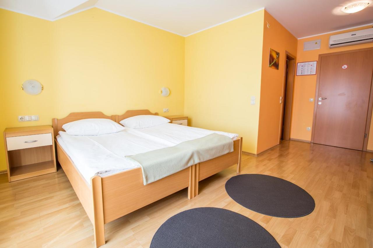 Guesthouse Beno Starše エクステリア 写真